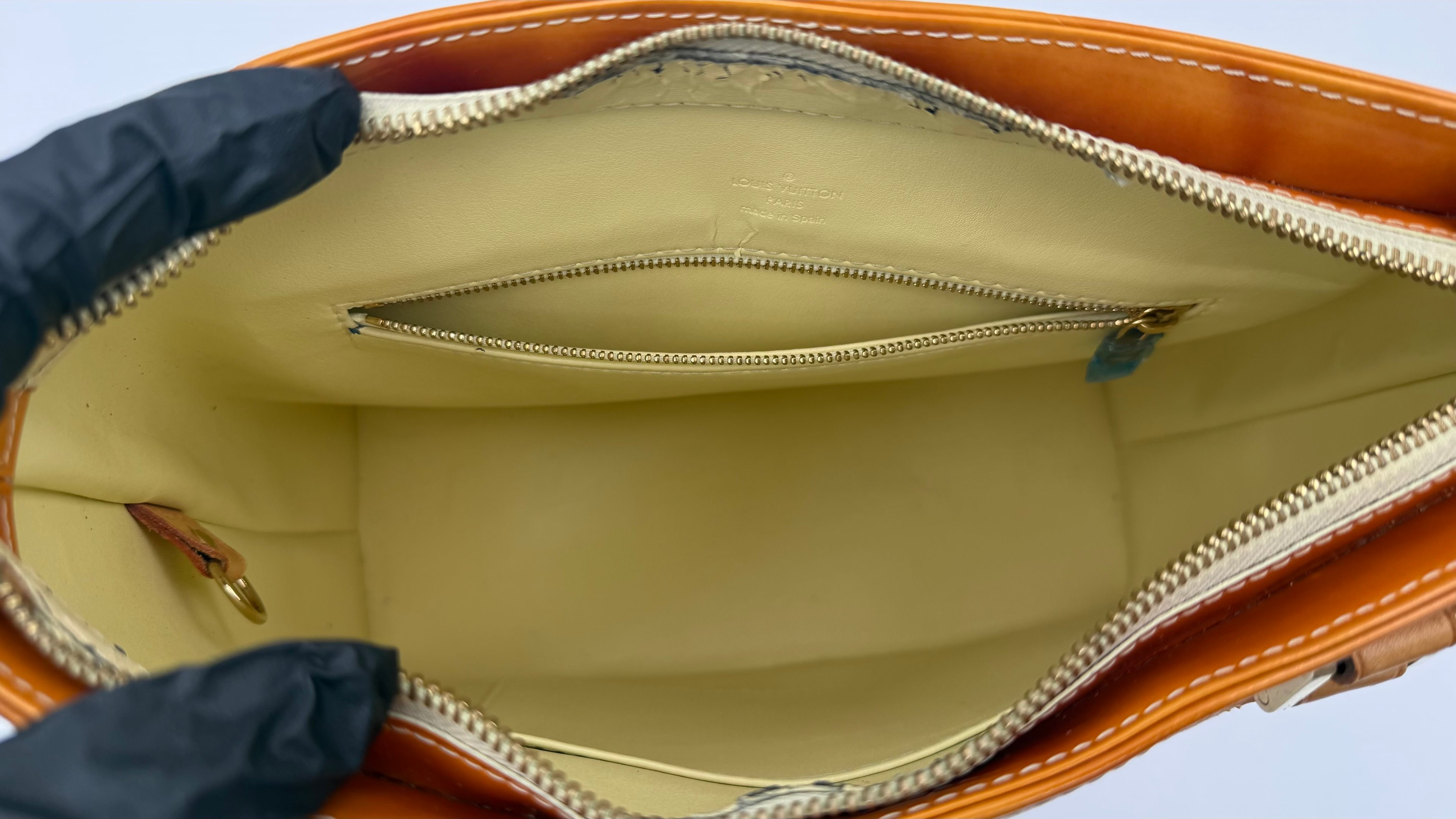 Louis Vuitton Vernis Houston tote interior showing zip pocket and light peeling near zipper