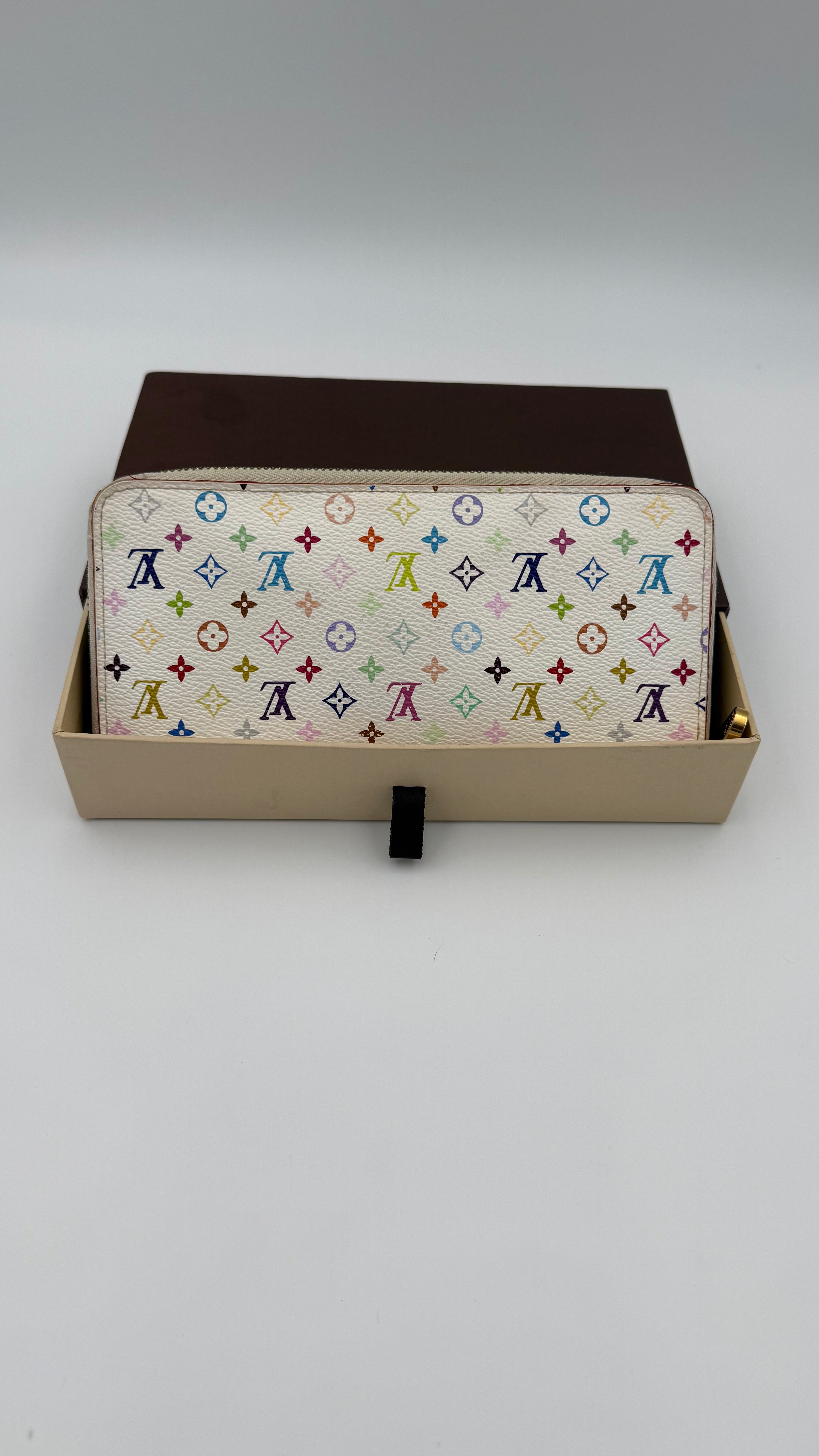 Louis Vuitton Takashi Murakami Multicolore Zippy Wallet – White (Good Pre-Owned)